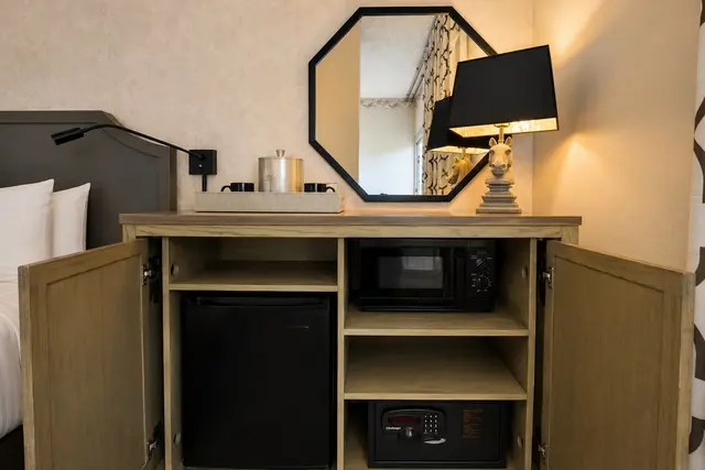 Starlet Double Queen | Sliding door balcony — room at Hollywood Hotel, Los Angeles — photo 6 of 7