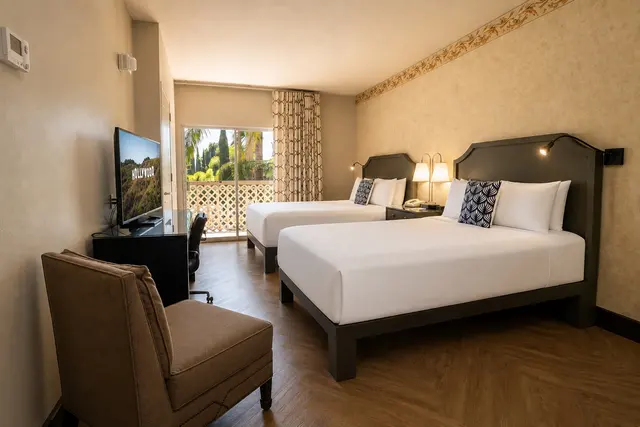 Starlet Double Queen | Spacious – Hollywood Hotel