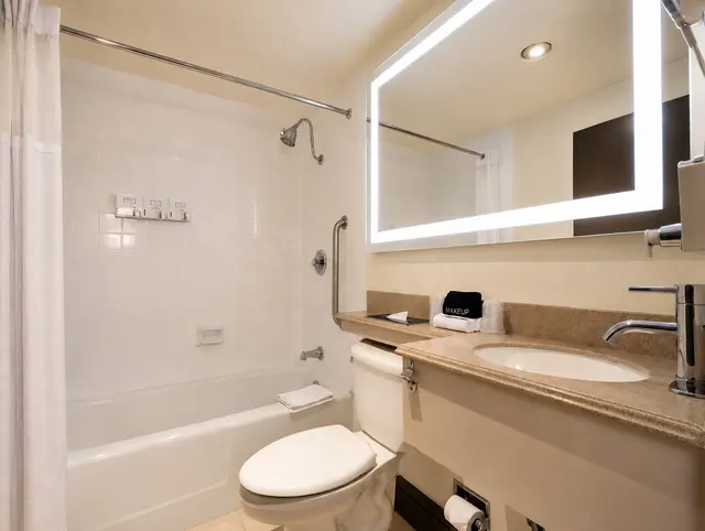 Starlet Double Queen | Spacious with tiled floor — Hollywood Hotel, Los Angeles (4/8)