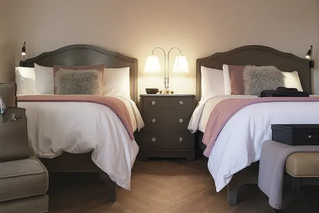 Starlet Four Queen Beds – Hollywood Hotel