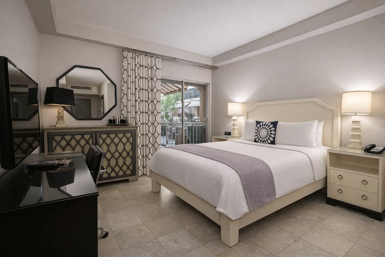 Starlet Queen | Corner room – Hollywood Hotel