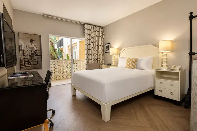 Starlet Queen | Courtyard view on second floor — Hollywood Hotel, Los Angeles (2/7)