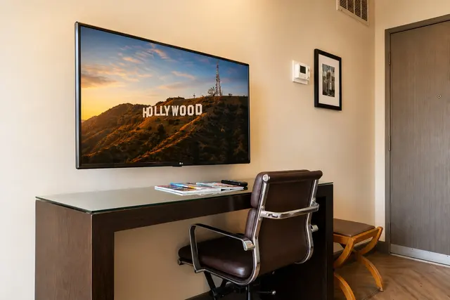 Starlet Queen | Cozy and near elevator – Hollywood Hotel