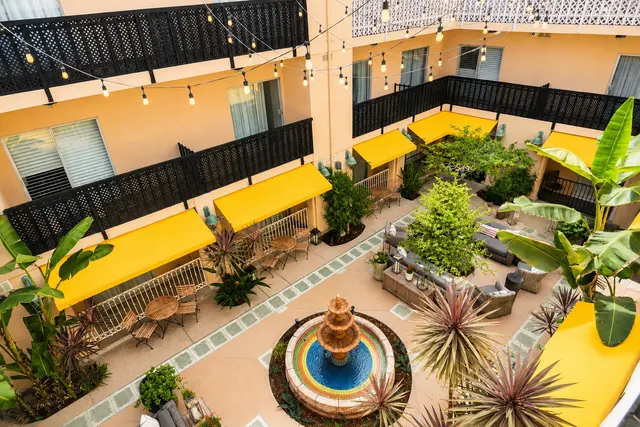 Starlet Queen | Cozy on top floor – Hollywood Hotel