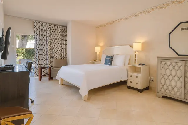 Starlet Queen | Spacious with tiled floor – Hollywood Hotel