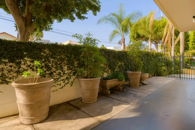 Starlet Queen | Spacious with tiled floor — Hollywood Hotel, Los Angeles (2/4)