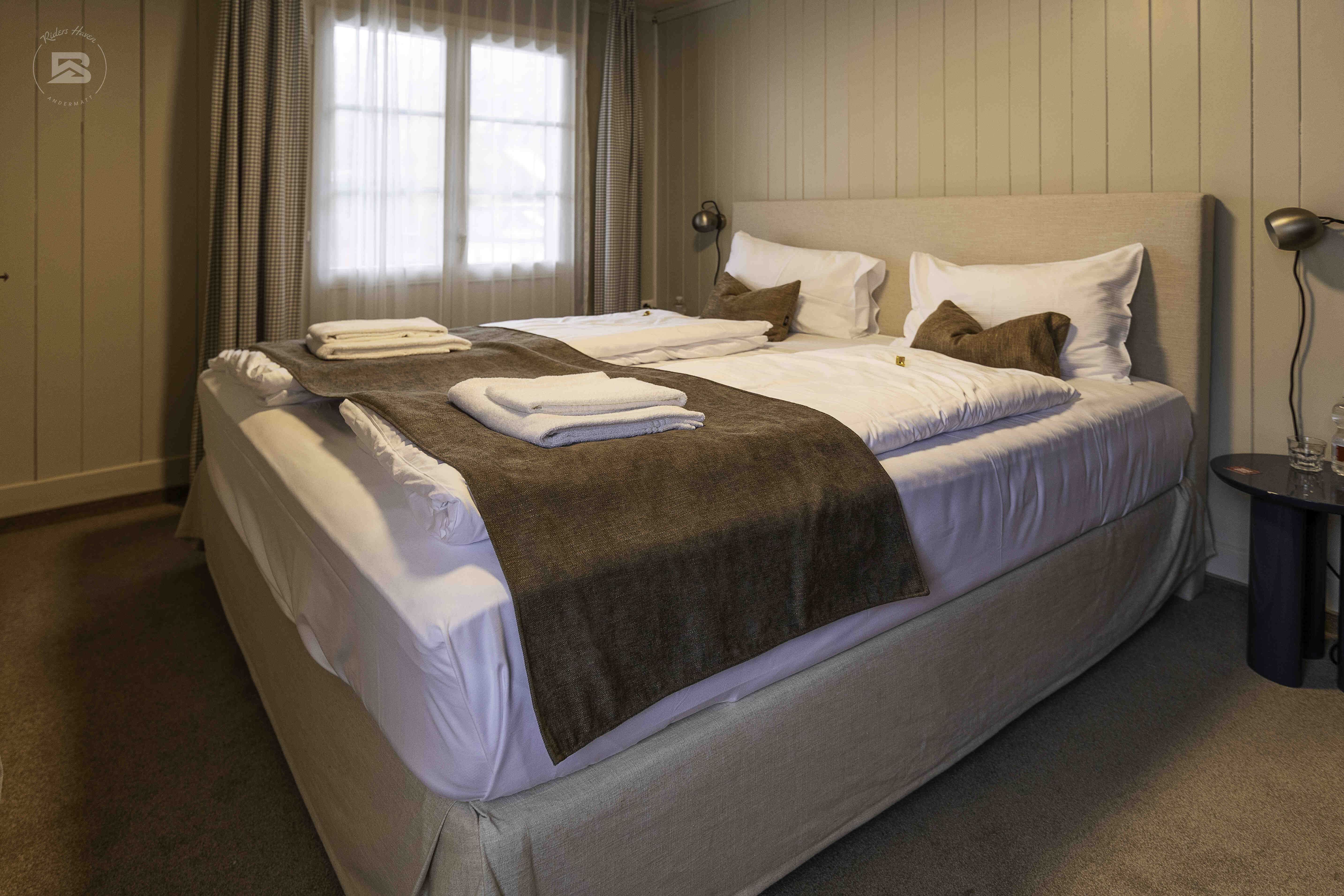 Double Room | Shared bathroom — room at Hotel Bergidyll - Riders Haven, Andermatt — photo 3 of 3