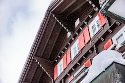 Haushälfte | James Bond Haus – Hotel Bergidyll - Riders Haven