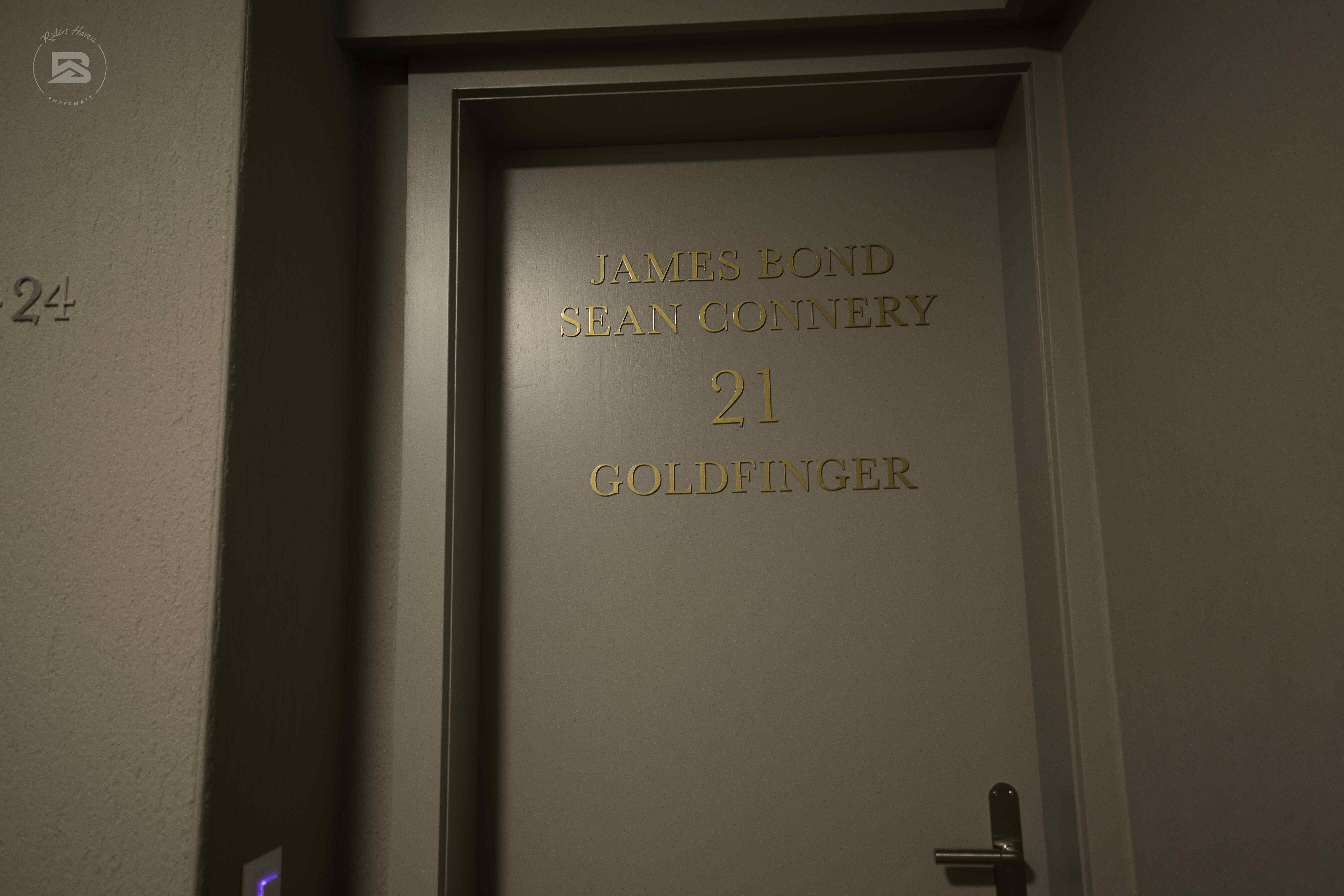 Sean Connery’s Goldfinger Retreat — room at Hotel Bergidyll - Riders Haven, Andermatt — photo 3 of 3