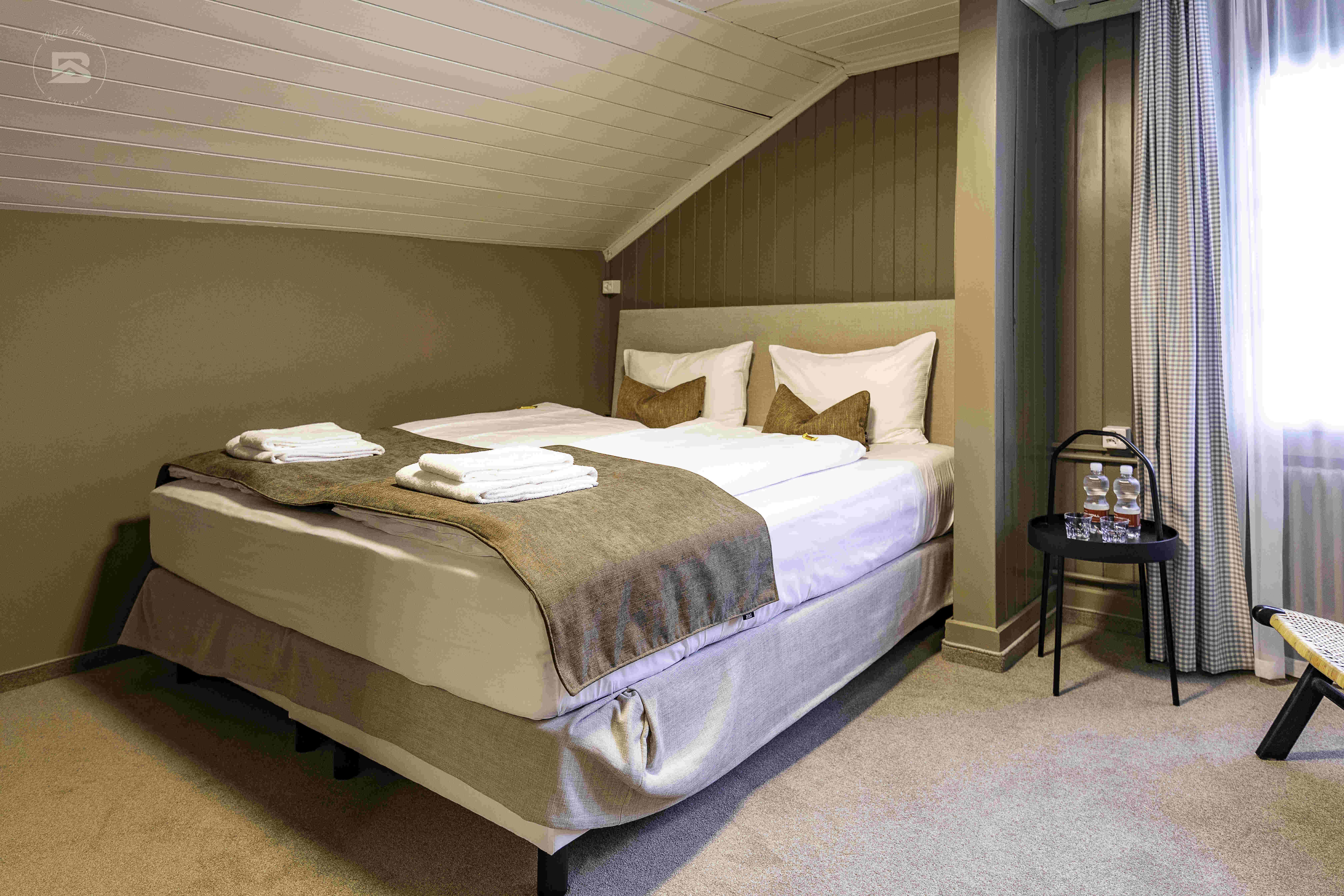 Single Room | King Bed — room at Hotel Bergidyll - Riders Haven, Andermatt — photo 2 of 2