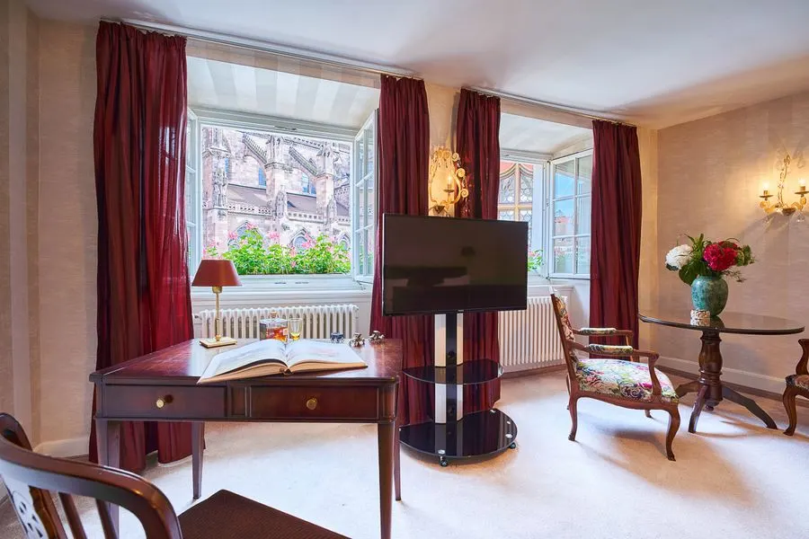Family First Class Experience | Cathedral view, bathtub & space for extra beds – Hotel Oberkirchs Weinstuben Freiburg im Breisgau