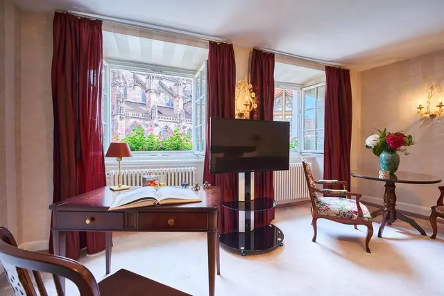 Family First Class Experience | Cathedral view, bathtub & space for extra beds – Hotel Oberkirchs Weinstuben