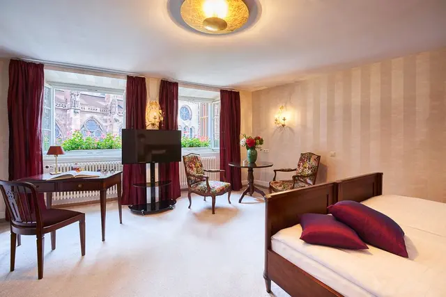 First Class Experience | Antique interior & bath with window – Hotel Oberkirchs Weinstuben