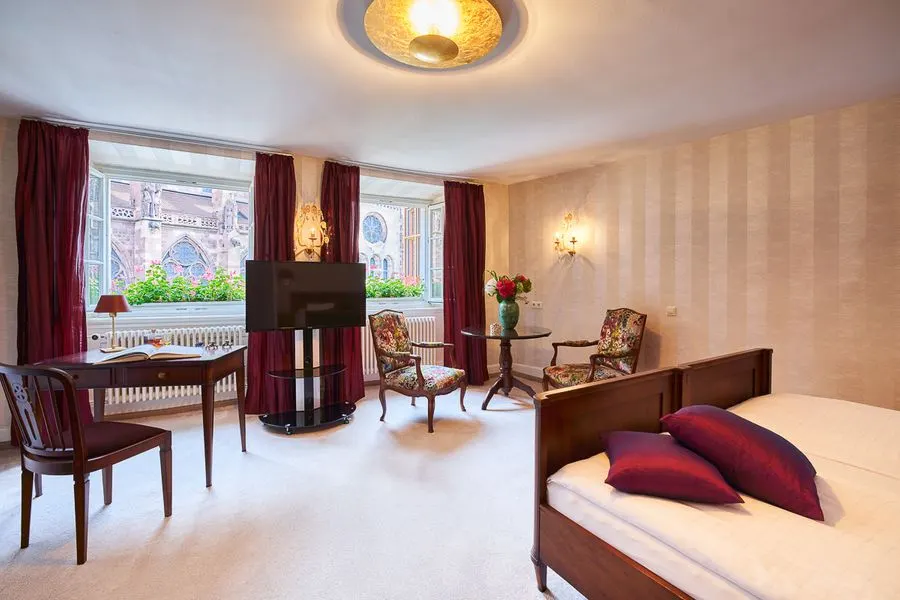 First Class Experience | Antique interior & bath with window – Hotel Oberkirchs Weinstuben Freiburg im Breisgau