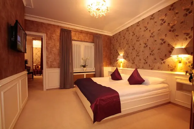 Large Junior Suite Experience | Open living room & quiet – Hotel Oberkirchs Weinstuben