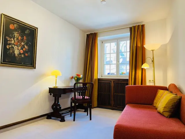 Premium Experience «100% Cathedral» | Prime Minster view (both rooms) & dark wooden interior — room at Hotel Oberkirchs Weinstuben, Freiburg im Breisgau — photo 3 of 4