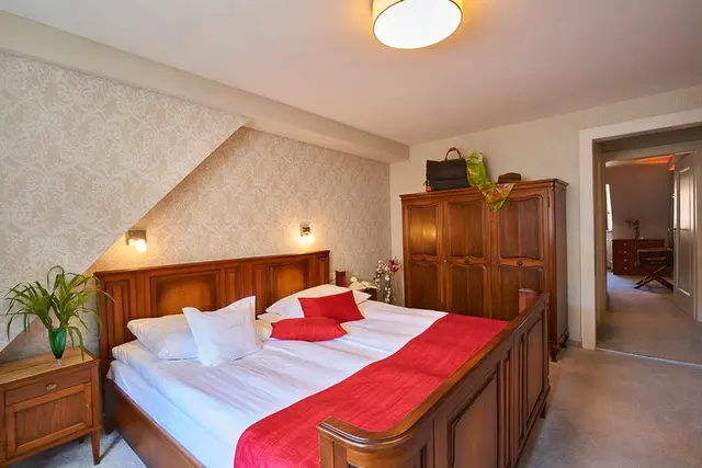 Premium «Extra Space» Experience | Suite with cathedral view & antique interior – Hotel Oberkirchs Weinstuben