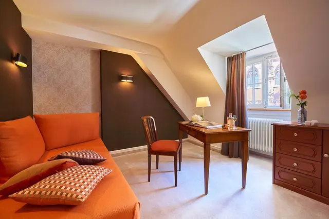 Premium «Extra Space» Experience | Suite with cathedral view & antique interior — room at Hotel Oberkirchs Weinstuben, Freiburg im Breisgau — photo 3 of 4