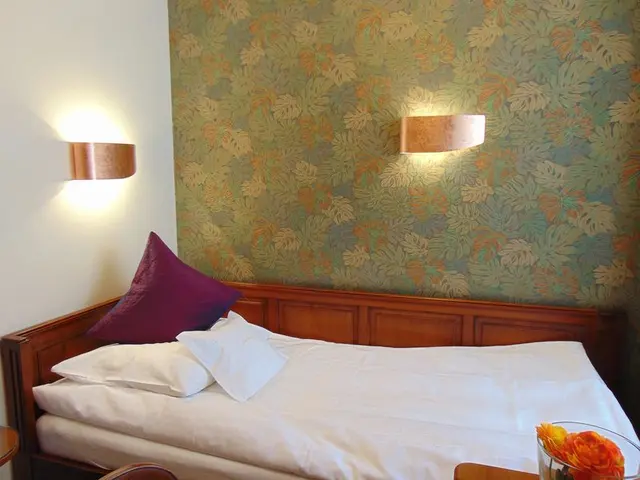 Smart Living Experience Carpet XS 7sqm | Single bed with footboard & near elevator – Hotel Oberkirchs Weinstuben