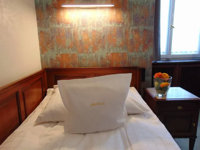 Smart Living Erlebnis Teppich XS 9m2 | Bett mit Fußteil & extra leise — Hotel Oberkirchs Weinstuben, Freiburg im Breisgau (2/4)