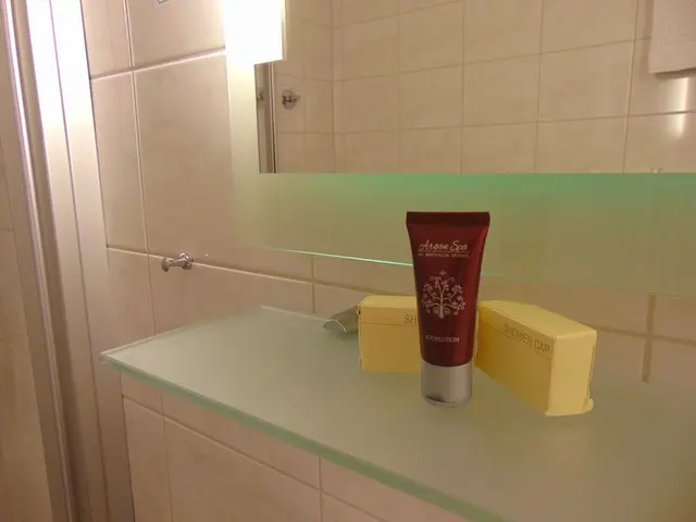Smart Living Erlebnis Teppich XS 9m2 | Bett mit Fußteil & extra leise — Hotel Oberkirchs Weinstuben, Freiburg im Breisgau (3/4)