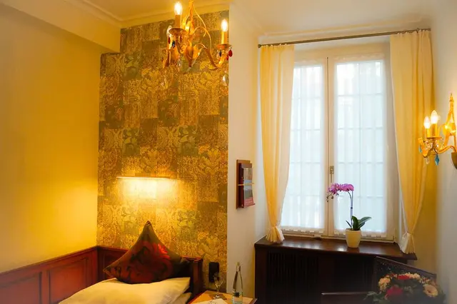 Smart Living Erlebnis Parkett XS 9m2 | Einzelbett & Hund erlaubt — Hotel Oberkirchs Weinstuben, Freiburg im Breisgau (3/3)