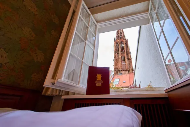 Smart Living Experience Parquet XS 9sqm | Tower spire view, single bed & extra quiet – Hotel Oberkirchs Weinstuben