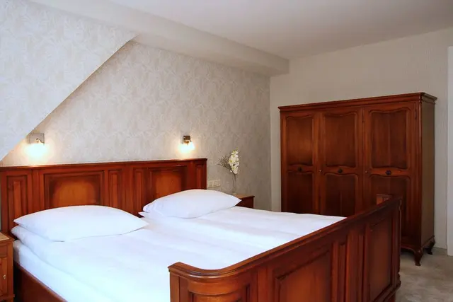 Spacious Premium Family Experience | Entrance Area & separate room for extra beds — room at Hotel Oberkirchs Weinstuben, Freiburg im Breisgau — photo 2 of 3