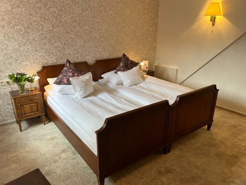 DAS Premium Erlebnis | Suite mit Münsterblick – Hotel Oberkirchs Weinstuben