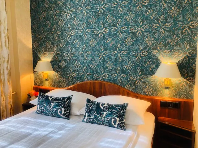 Traditional Romantic Experience | Queen bed & dog allowed – Hotel Oberkirchs Weinstuben