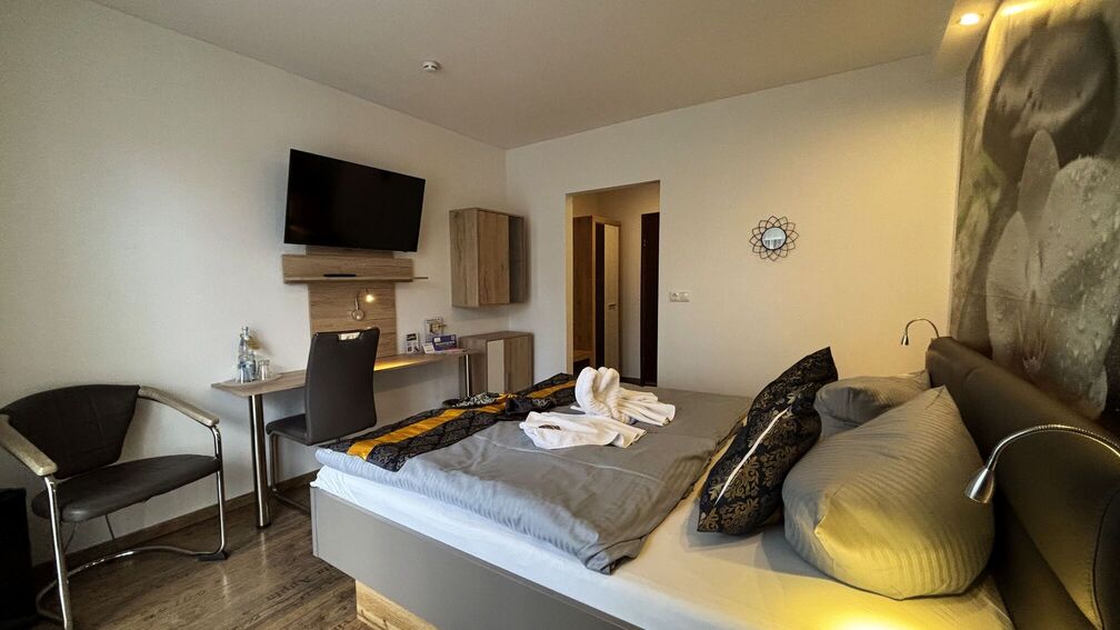 2 Rooms Next to each other | Double Room with balcony — room at Hotel Paidion, Braunlage — photo 2 of 5