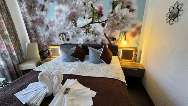 Double Room | Large balcony and wardrobe — Hotel Paidion, Braunlage (2/4)