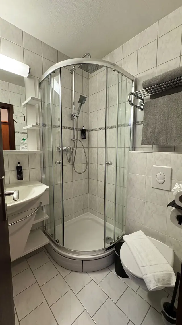 Double Room | Large balcony and wardrobe — Hotel Paidion, Braunlage (4/4)