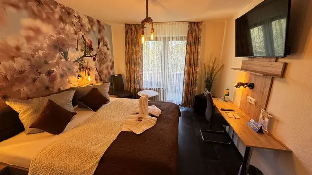 Double Room | Large balcony with garden view — Hotel Paidion, Braunlage (3/4)