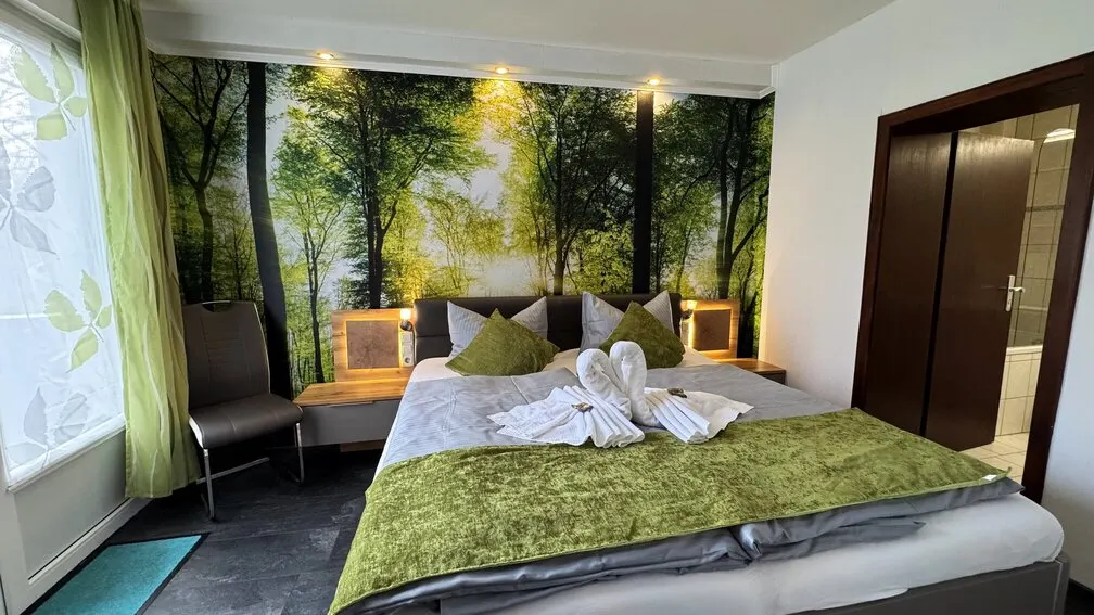 Double Room | Large bathroom and garden view – Hotel Paidion Braunlage