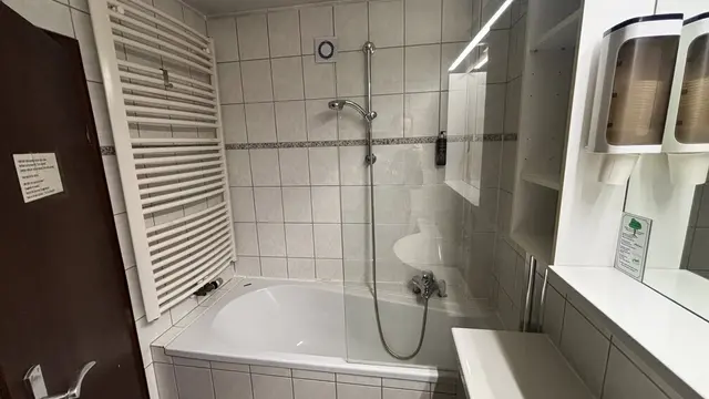 Double Room | Large bathroom and garden view — accommodation at Hotel Paidion, Braunlage — photo 6 of 6