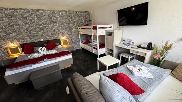 Four Bedroom | with terrace and next to wellness — accommodation at Hotel Paidion, Braunlage — photo 3 of 6