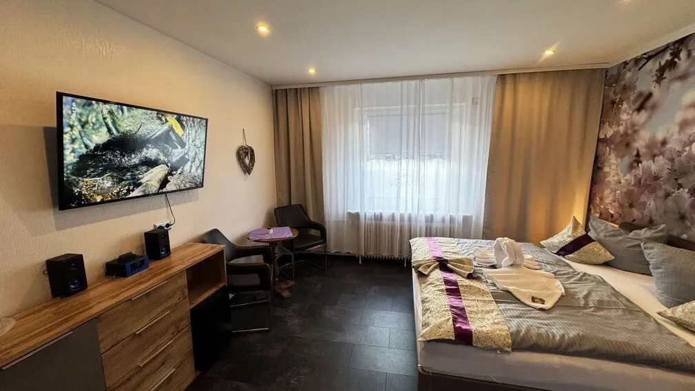 Large Double Room | with seating area on first floor – Hotel Paidion Braunlage