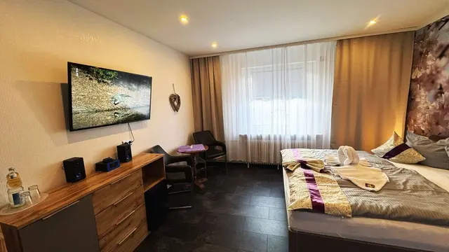 Large Double Room | with seating area on first floor — room at Hotel Paidion, Braunlage — photo 4 of 5
