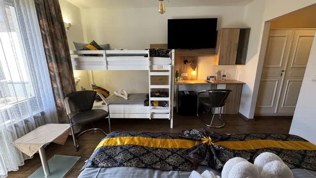 Package Hiking | 4 bedroom — room at Hotel Paidion, Braunlage — photo 3 of 3