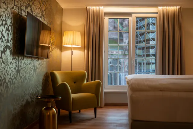 Corner Suite | Double Bed & Living Room on high floor – Hotel zum Rappen Freiburg