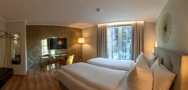 Deluxe | Double Bedroom on low floor – Hotel zum Rappen Freiburg