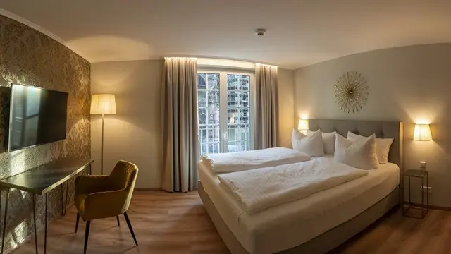 Deluxe | Double Bedroom & View to Cathedral – Hotel zum Rappen Freiburg