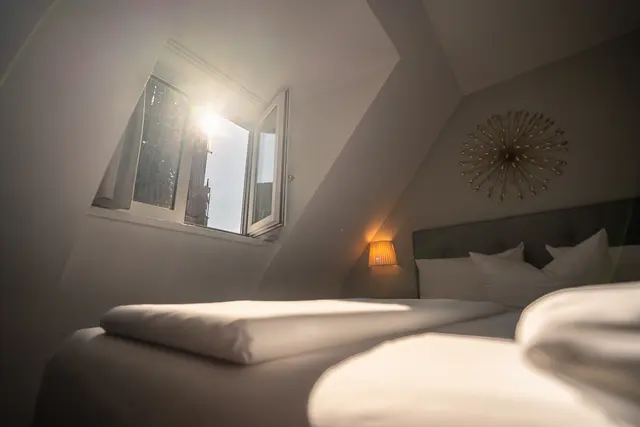 Small Deluxe | Double Bedroom & High Floor – Hotel zum Rappen Freiburg
