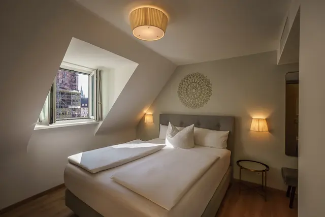 Small Deluxe | Double Bedroom & High Floor — room at Hotel zum Rappen Freiburg, Freiburg — photo 2 of 7