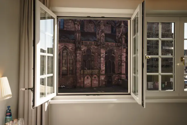Small Deluxe | Double Bedroom & View to Cathedral – Hotel zum Rappen Freiburg