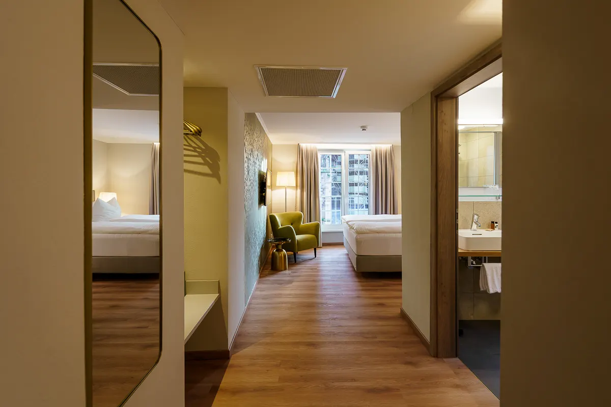 Suite | Double Bed & Living Room on low floor – Hotel zum Rappen Freiburg Freiburg