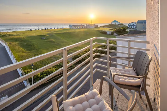  Comfort Double room balcony sea view Hotel Stranddistel — accommodation at Inselhäuser Norderney, Norderney — photo 9 of 15