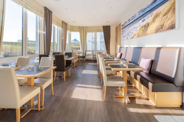Comfort Double room Hotel Stranddistel — accommodation at Inselhäuser Norderney, Norderney — photo 8 of 12