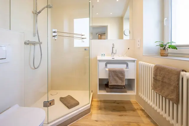 Deluxe Doppelzimmer Balkon Meerblick | Hotel Stranddistel — Inselhäuser Norderney, Norderney (9/17)